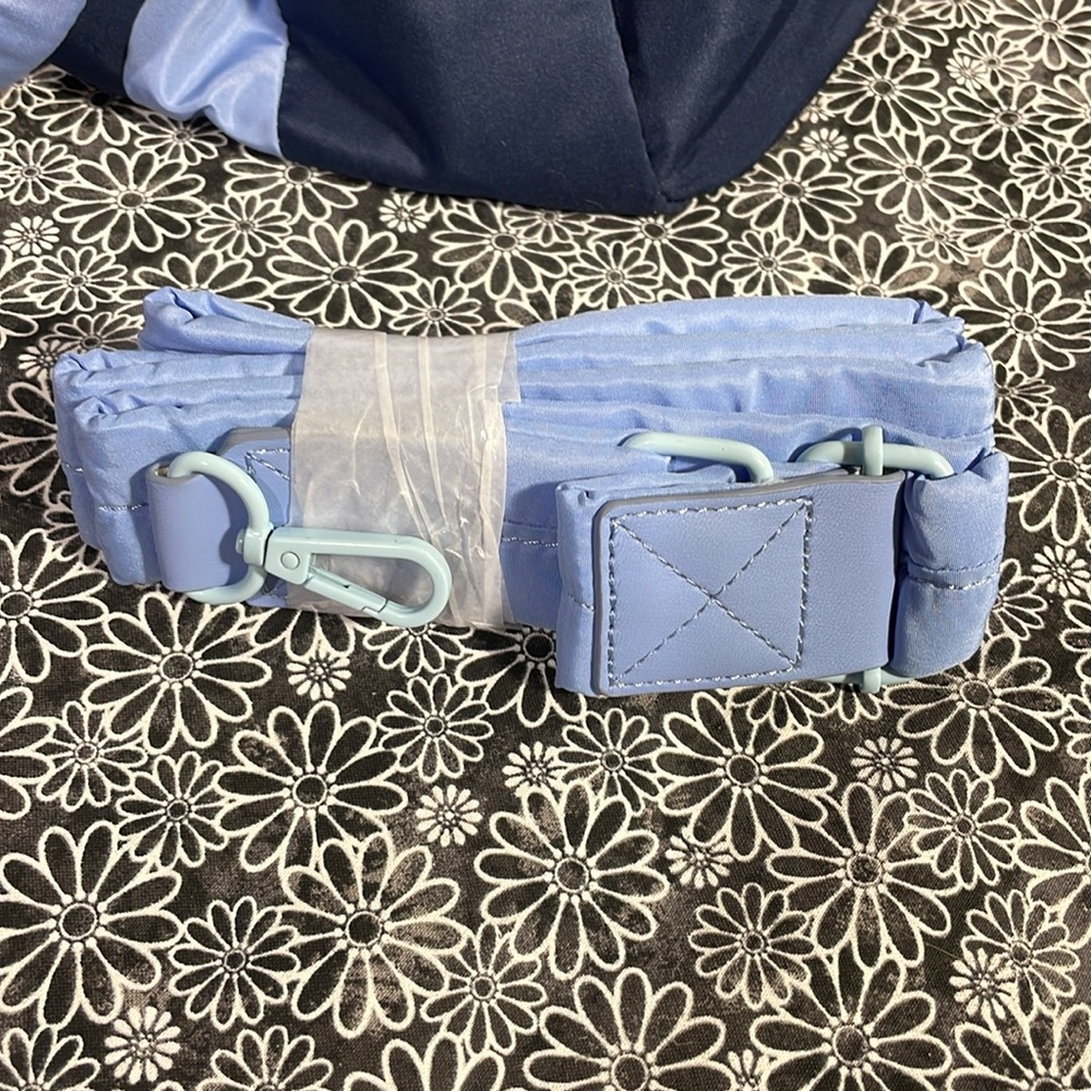 NWT - J crew duffel/travel bag with 7 pockets navy and light blue - Picture 7 of 10